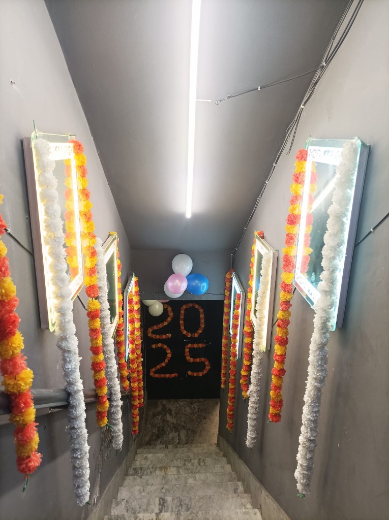 2025 New Year Entrance Decor